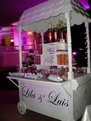 EN LUGAR DE MESA DE DULCES