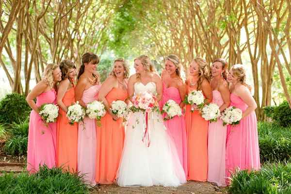 southern-wedding-pink-and-orange-bridesmaids