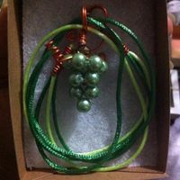collares de uvas