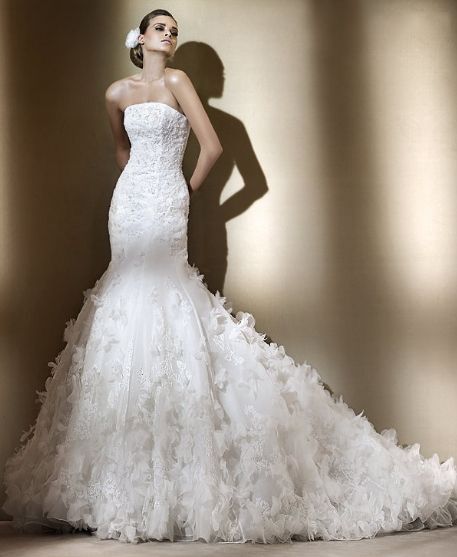 Vestido de Novia con plumas Pronovias