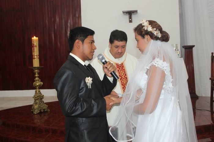 dándonos los anillos