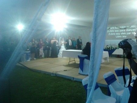 Novios cantando