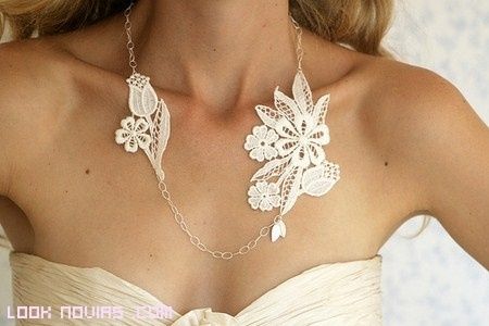 Collar encaje