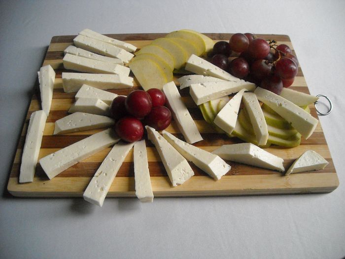 Tabla de quesos y frutas