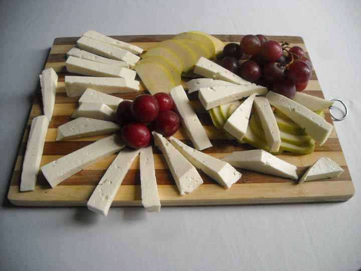 Tabla de quesos y frutas