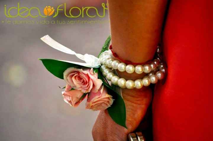 Ramitos de damas en muñeca - 1