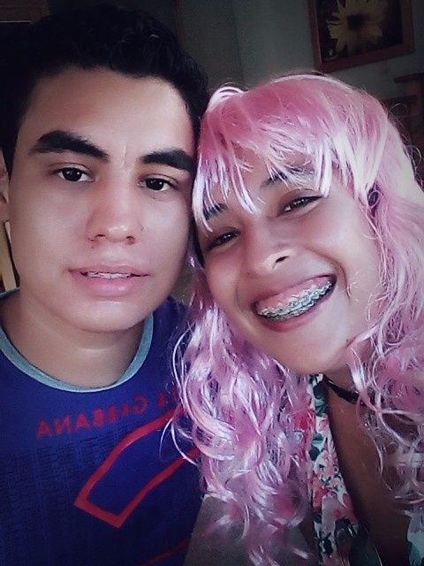 RIENDONOS DE LA VIDA