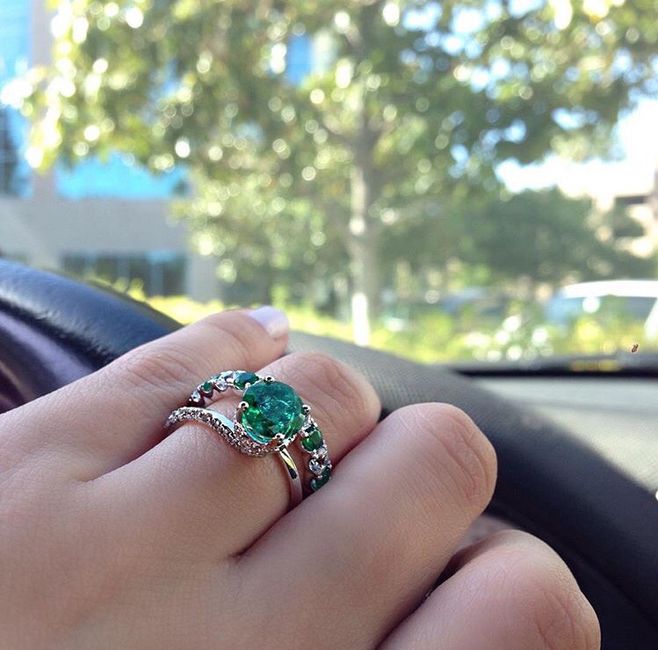 ¡Hermosos anillos de compromiso con esmeraldas! - 1