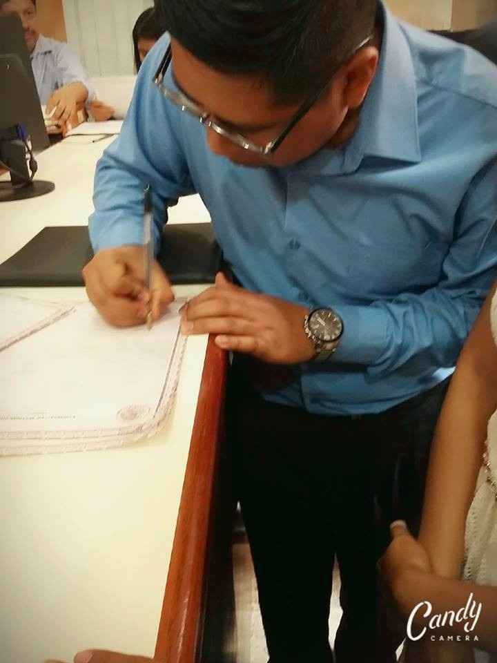 Despues de las palabras de amor firmamos las Cinco Actas de Matrimonio