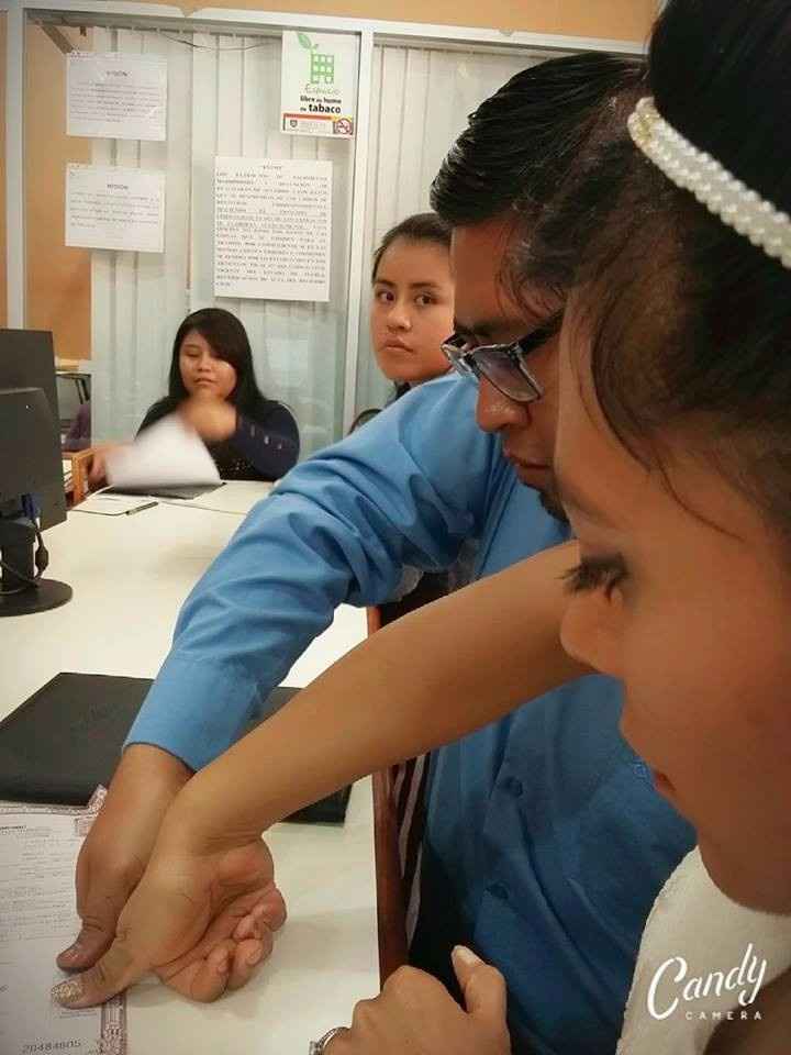 Aqui poniendo nuestras huellas digitales 