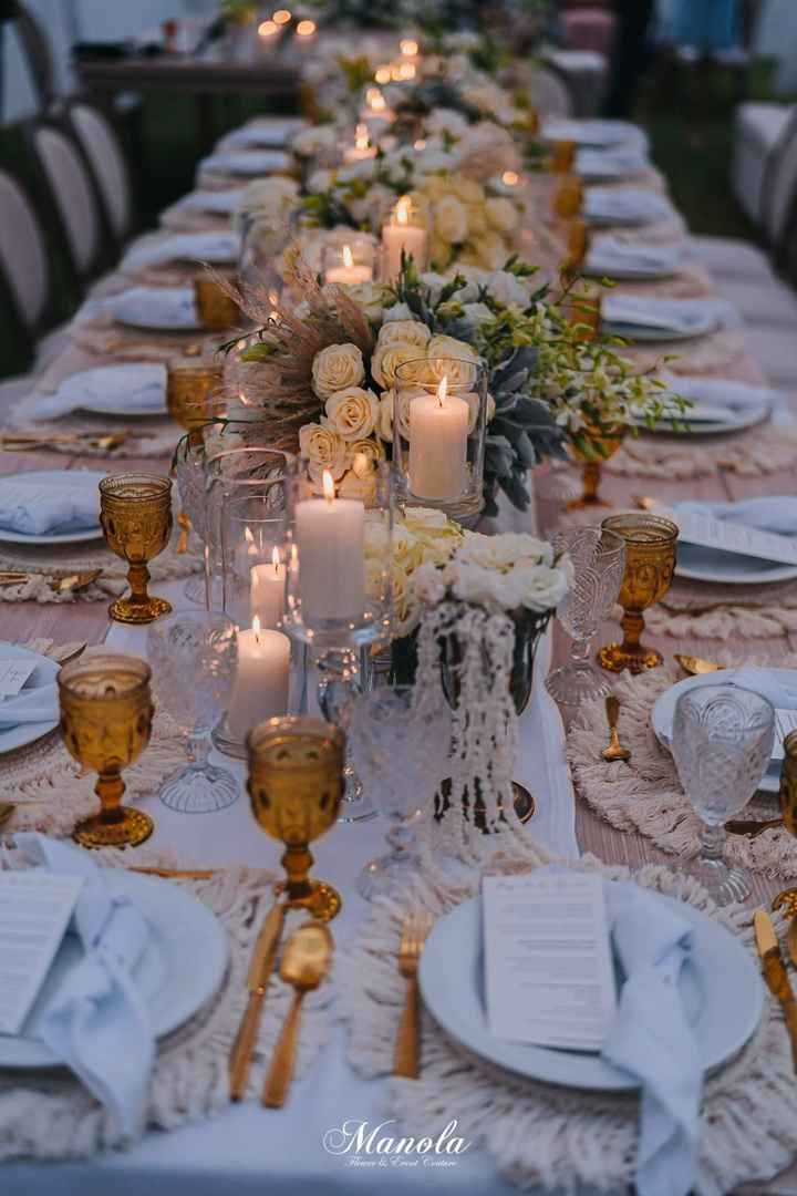 Centro de mesa con más velas que flores - 4