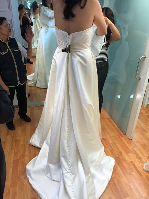  Presuman su vestido - 1