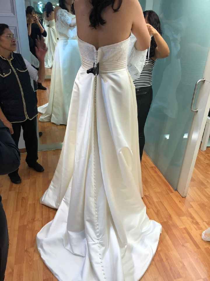  Presuman su vestido - 1