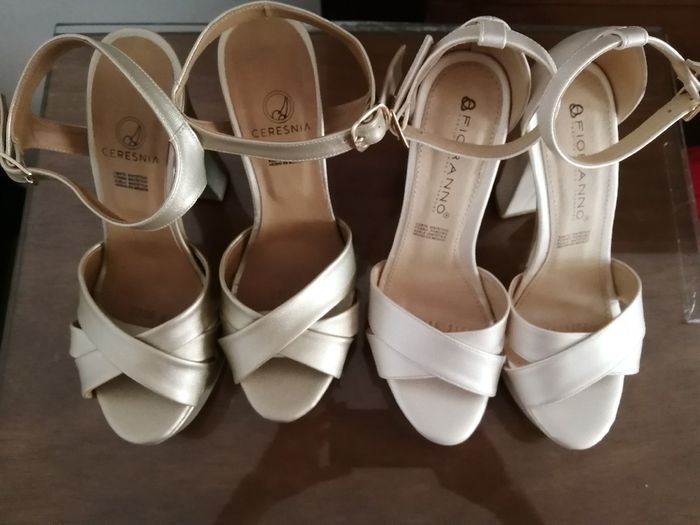 Zapatos blancos y zapatos dorados 😍 2