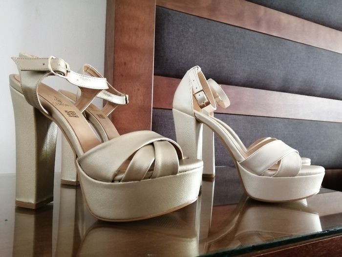 Zapatos blancos y zapatos dorados 😍 3