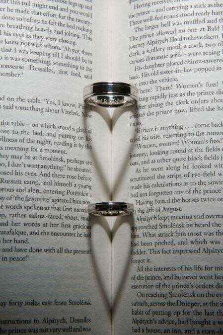 Fotos  de tu anillo  en libros 💗 💍📖 - 5