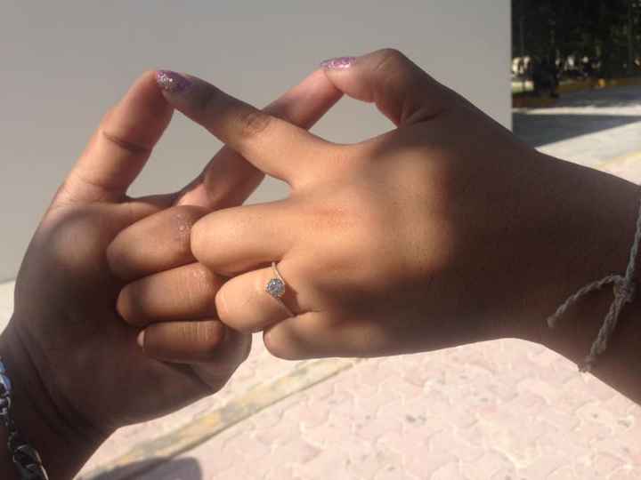 Este es mi anillo al día siguiente de la propuesta  :D