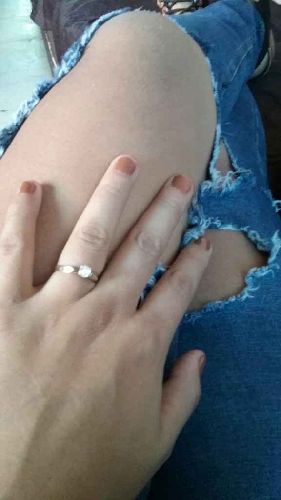 a presumir su anillo 💍 - 1