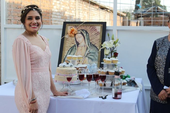por ahí se ve.. jiji estoy tapando la otra torre de cupcakes