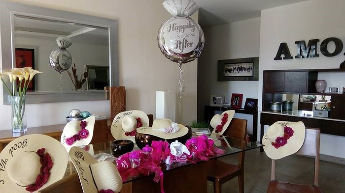 la mesita preparada con todo!