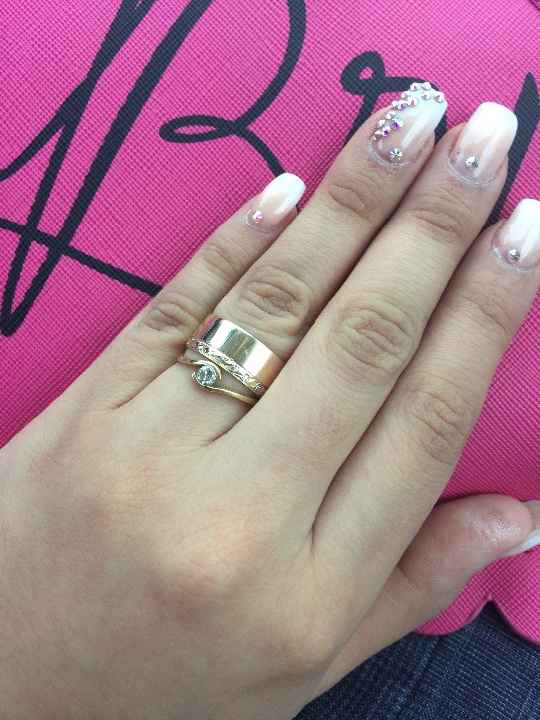 mis uñas para el gran día y mis anillos
