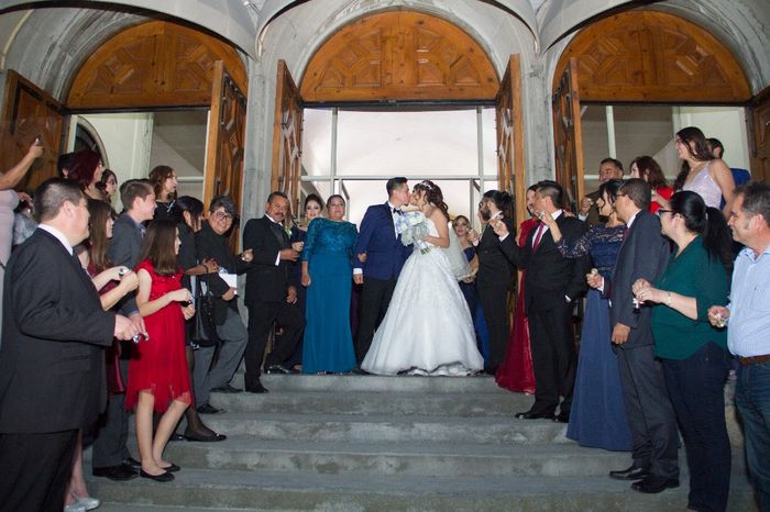 saliendo de la Iglesia