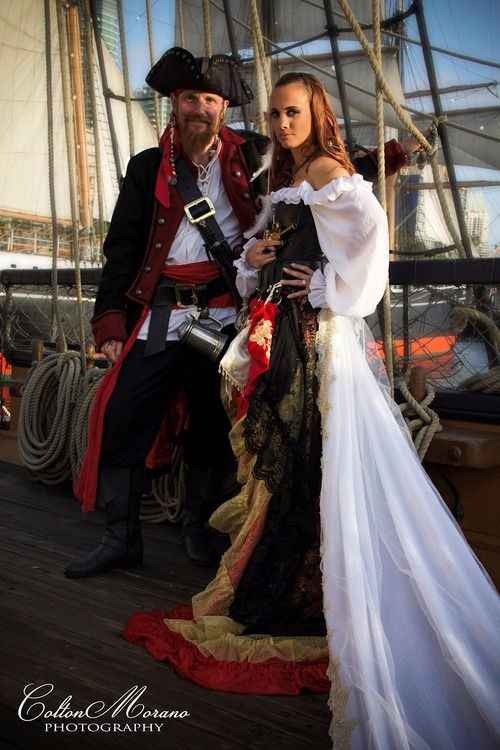 novios en barco