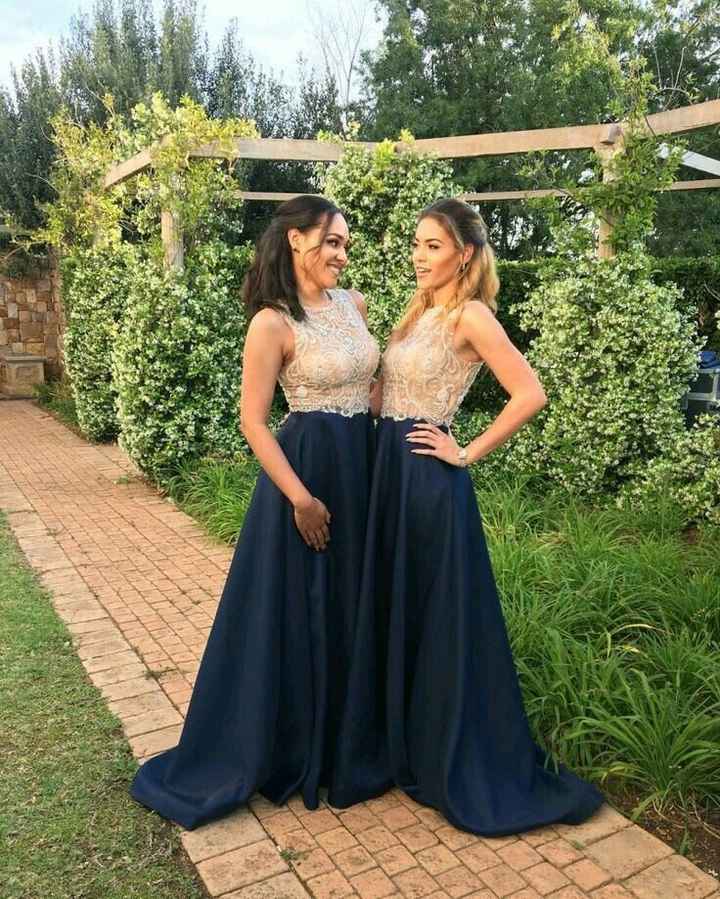 Combinaciones de colores en "azul marino y dorado"," vino y azul marino" y  "vino y plata." - 12
