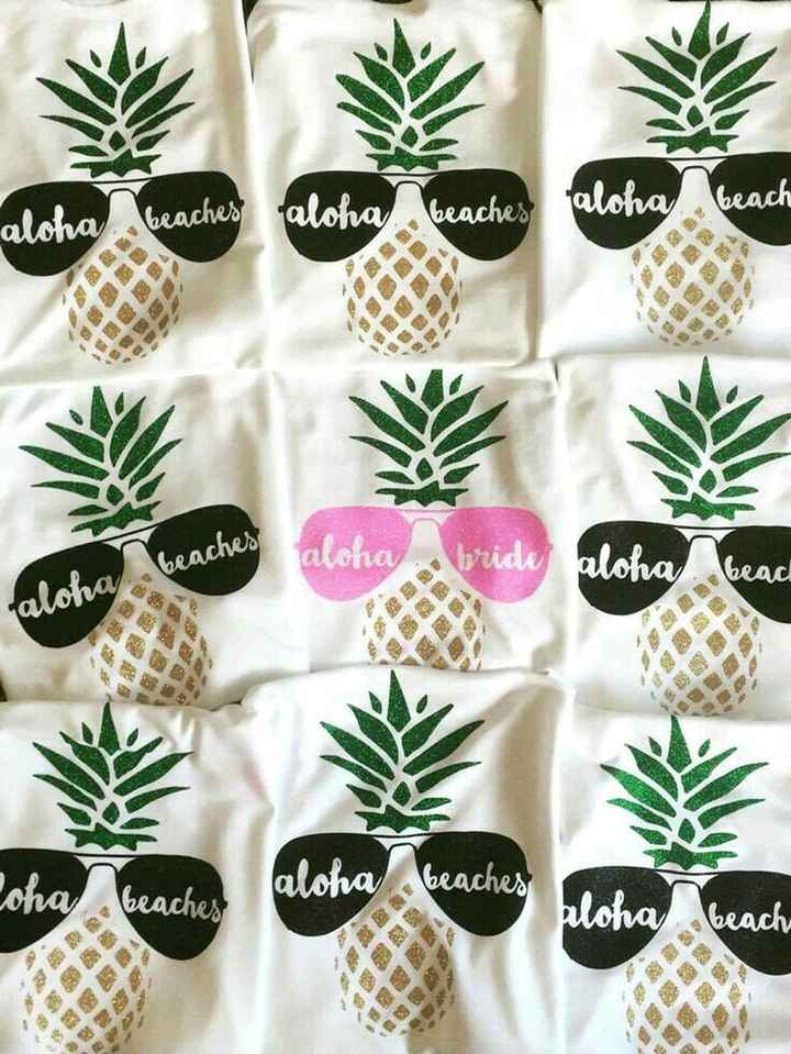 Playeras  y distintivos para la despedida - 16