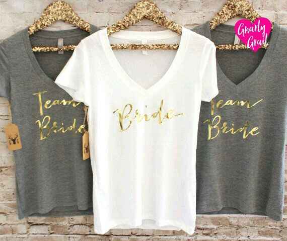 Playeras  y distintivos para la despedida - 18