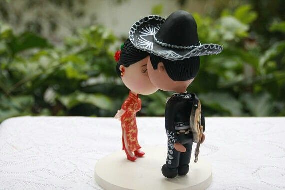  Cake toppers de parejas internacionales - 4