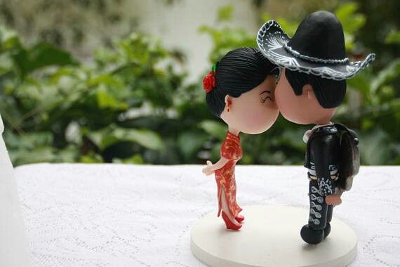  Cake toppers de parejas internacionales - 5
