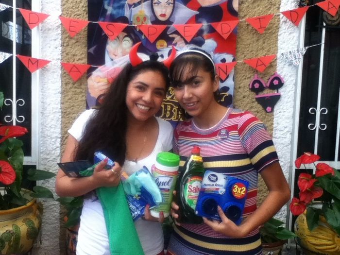 Todo para que el novio limpie la casa jaja