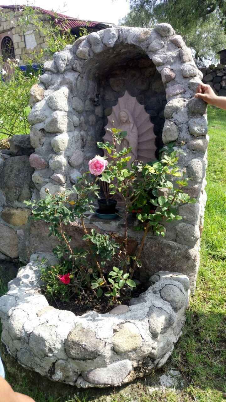 virgen en la entrada 