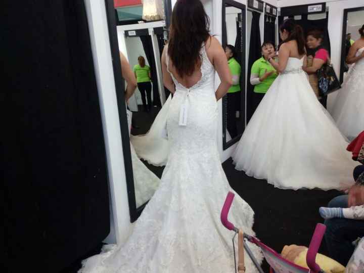 bridenformal2 de espaldas 