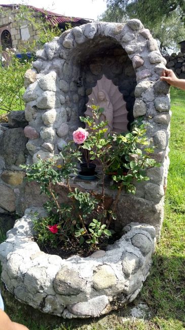 virgen en la entrada 