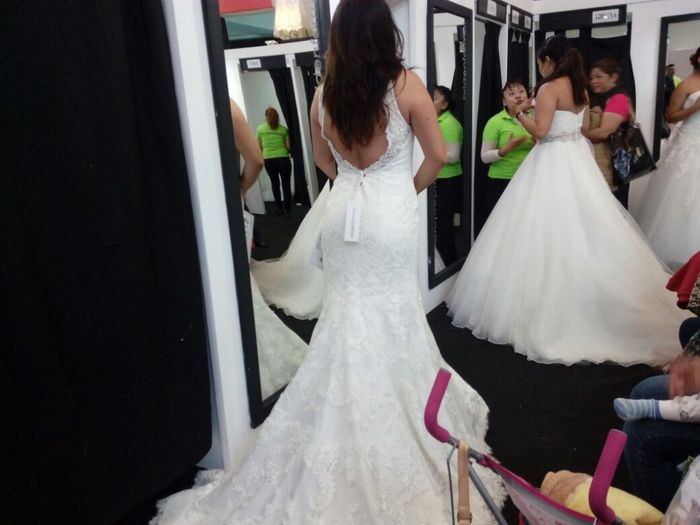 bridenformal2 de espaldas 