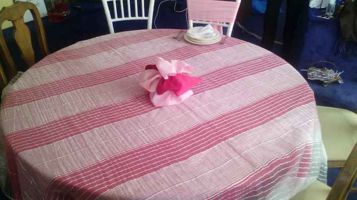 El mantel que mas nos gusto y nuestro segun arreglo de flores jajja !!