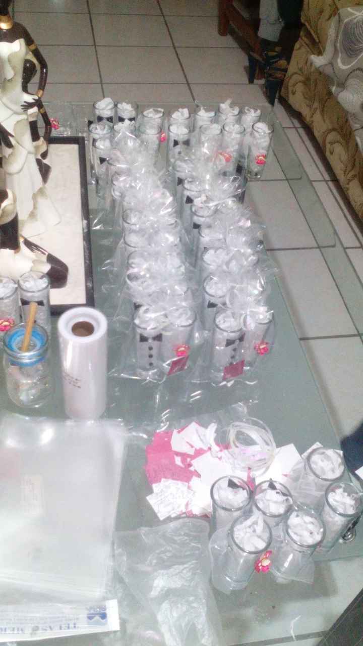 Manos a la obra en nuestros recuerditos para los hombres.