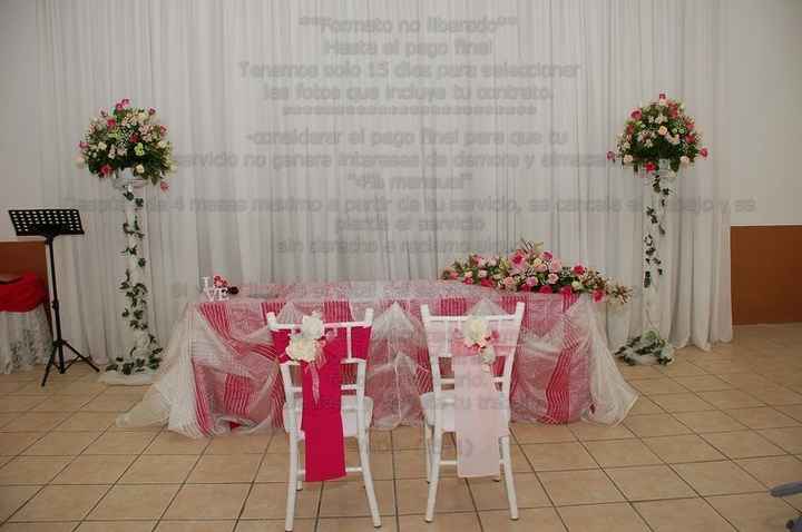 Nuestra mesa decorada en varios tonos de rosa ! Simplemnte ame la mesa