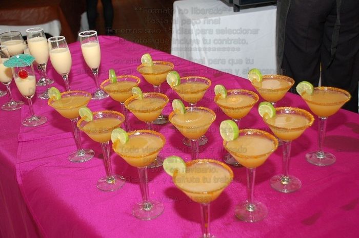 Mesa de Cocktele. aclaro q yo solo pude tomar una piñita colada :(