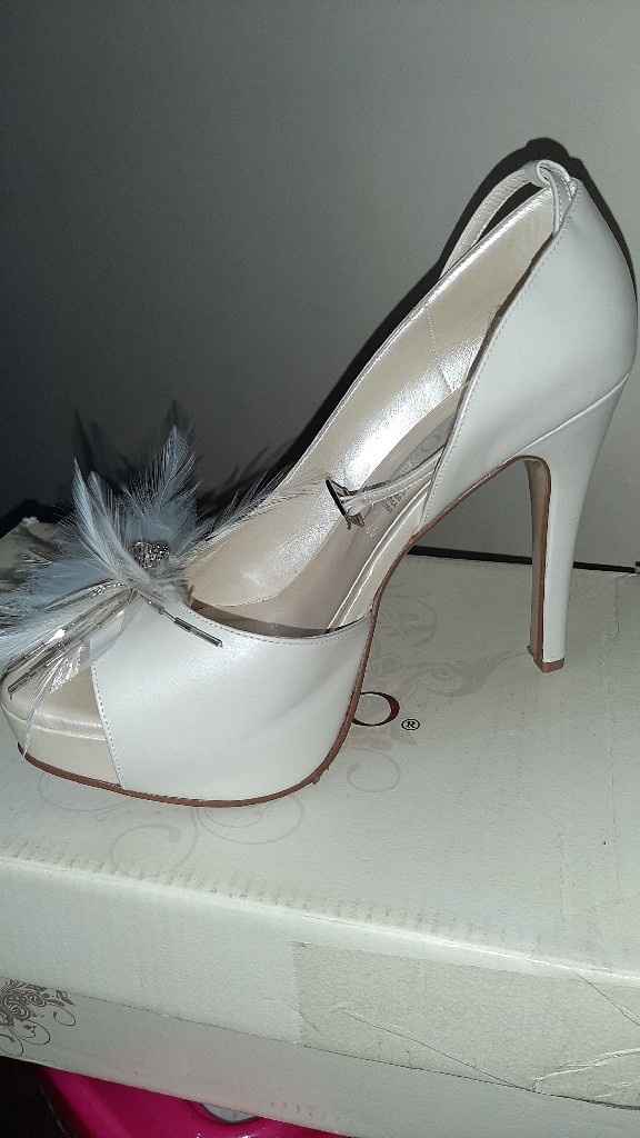 Zapatos blancos y zapatos dorados 😍 - 1