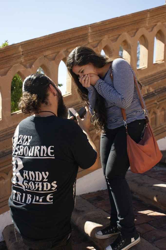 el le habia dicho a mi hermano que nos tomara las fotos!  pero los nervios no lo dejaron (recreamos 