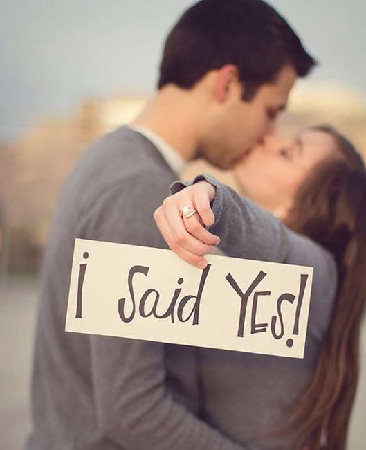 3- Con letrero "i said yes"