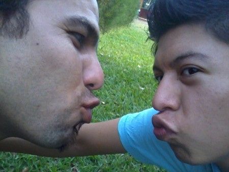 dame un beso ....no no