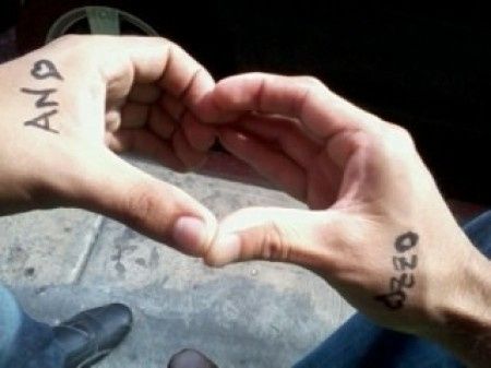 DOS MANOS UN CORAZON