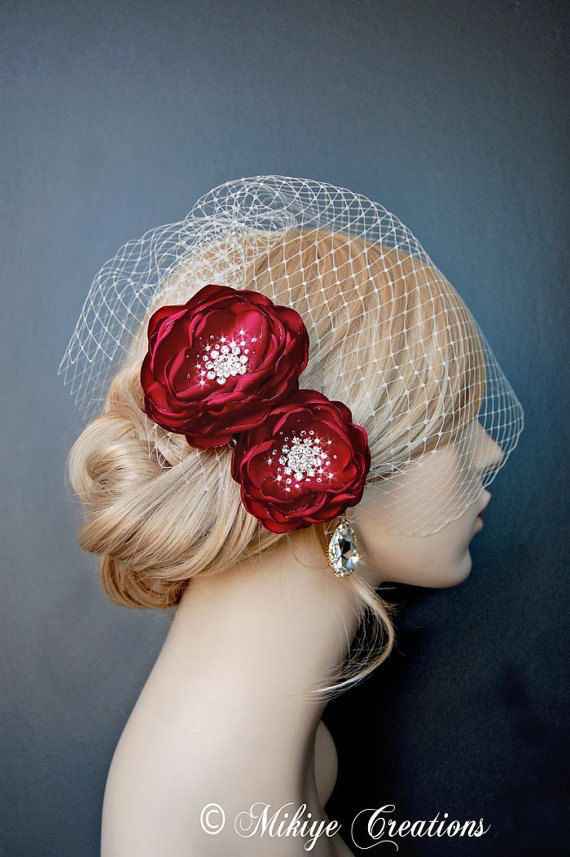  Tocado de flores rojas para la boda - 3