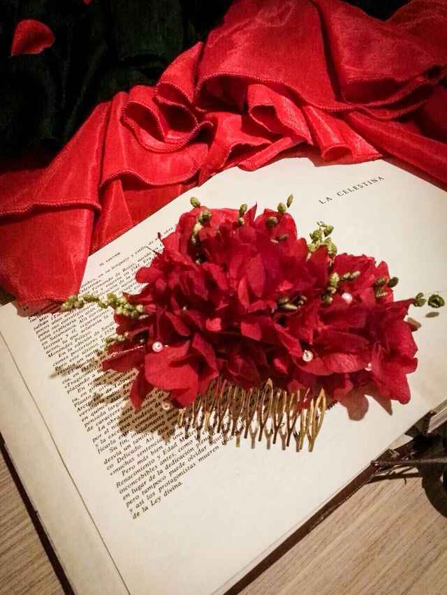  Tocado de flores rojas para la boda - 4