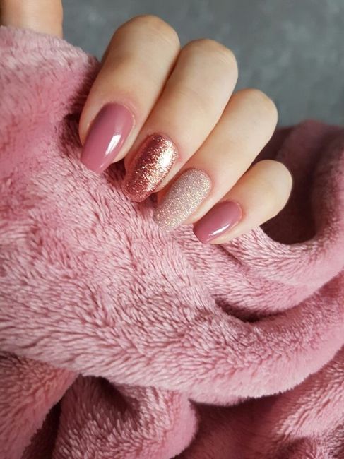 Inspiración de uñas en oro rosado 5