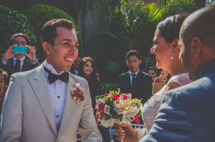 Mi hermano entregándome